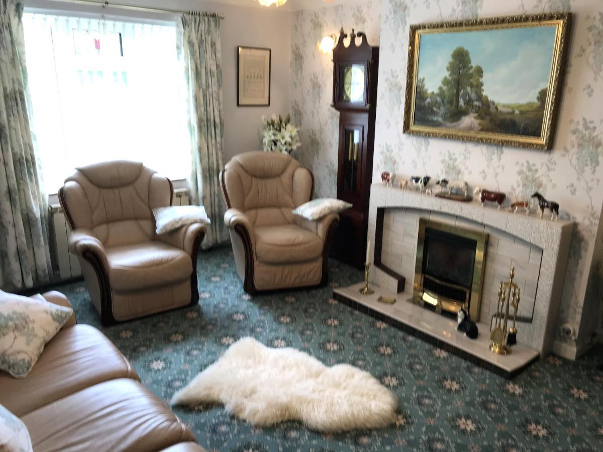 Erw-Lon Farm Bed & Breakfast Pontfaen Екстериор снимка